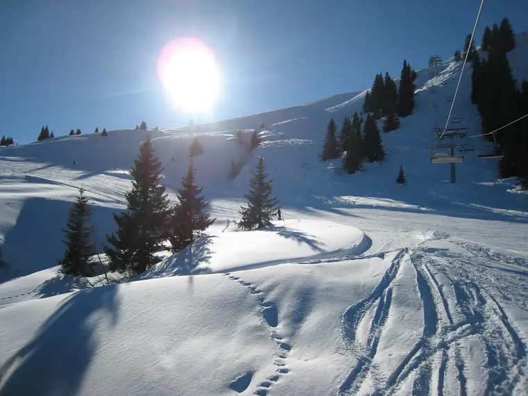 FeWo in Brixen bei Kitzbühel mit Ski-in/Ski-out, Golf, Biken, Terrasse, Garten, offener Kamin, wunderschön