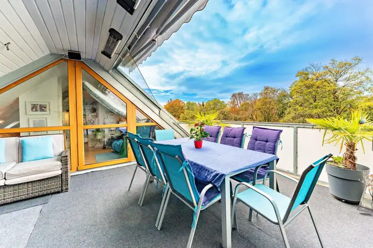 Großzügige Maisonette mit West-Dachterrasse in begehrter Parklage