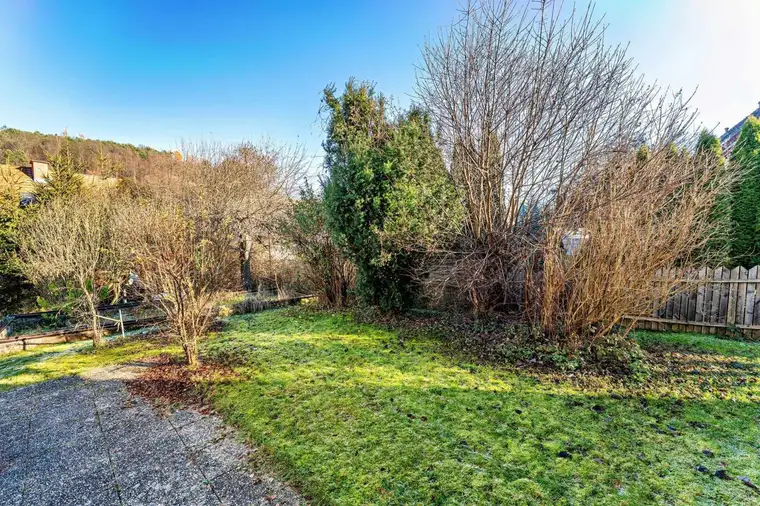 Ruhiges Baugrundstück in guter Lage mit Altbestand