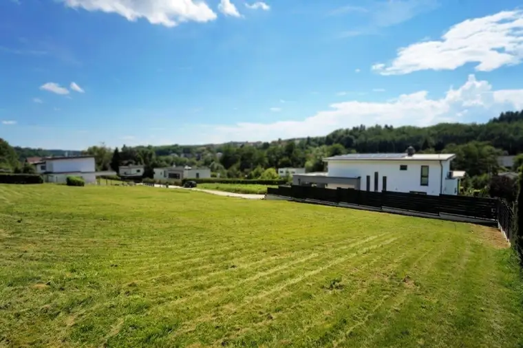 Südwestlich orientiertes Baugrundstück in Ruhelage – 880 m² für Ihr Eigenheim nahe Graz