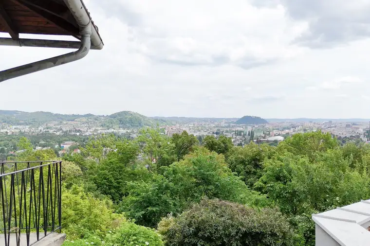 Residenz mit majestätischem Blick: Diese Herrschaftsvilla thront über Graz