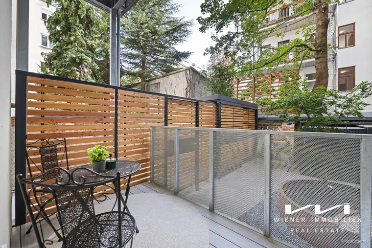 Wohnung mit moderner Ausstattung und Terrasse im Innenhof