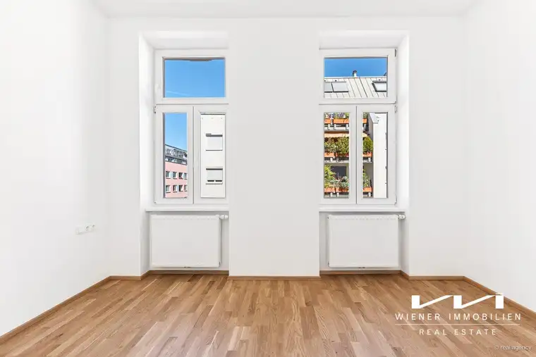 Charmante, soeben sanierte 2,5 Zimmer Altbauwohnung im 3.OG