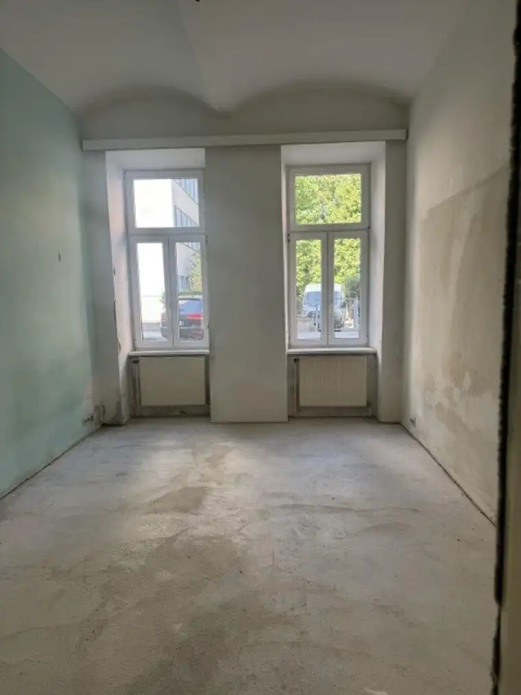 Sanierungsbedürftige 2-Zimmer Wohnung