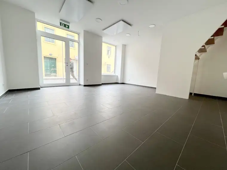 46m²-Geschäftslokal: 2 Etagen, Nähe Schloss Schönbrunn