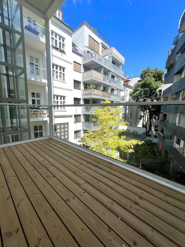 Modernisierte Traumwohnung in zentraler Lage - 2 Zimmer, Balkon für nur 380.000,00 €!