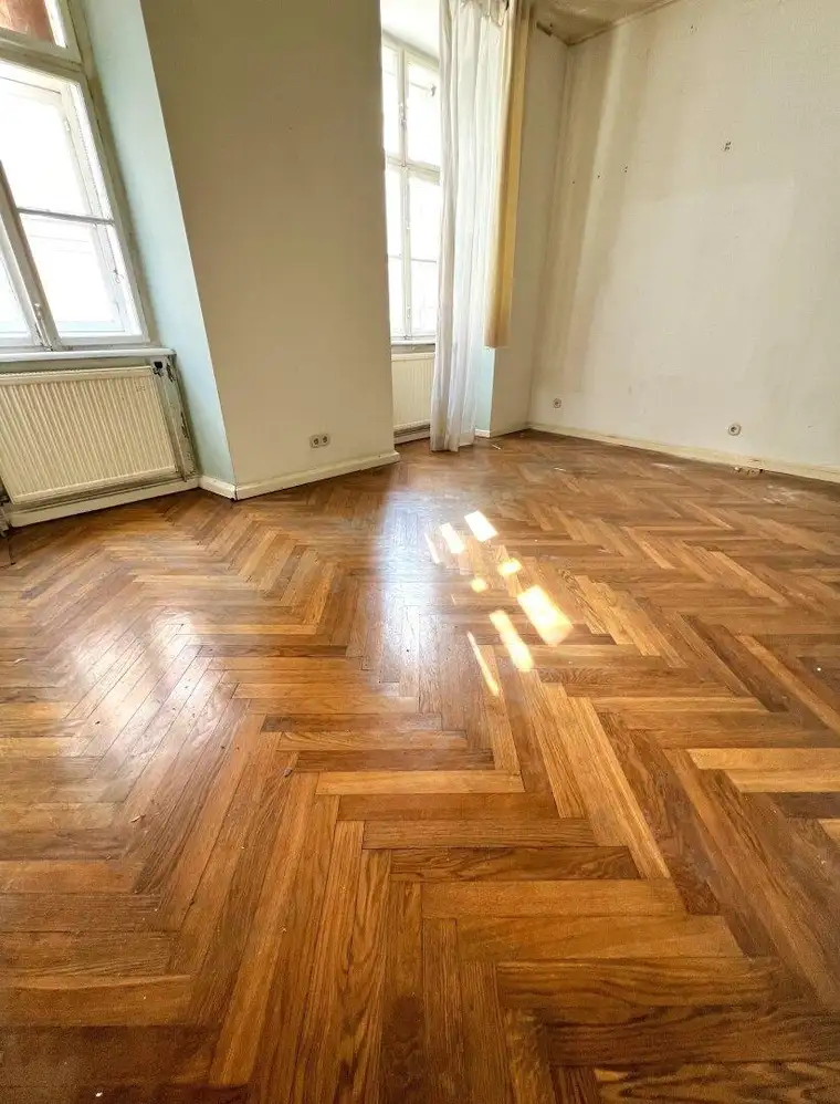 Stilvolle, neue sanierte Altbauwohnung: 5 Zimmer, Lift - zu Mieten!