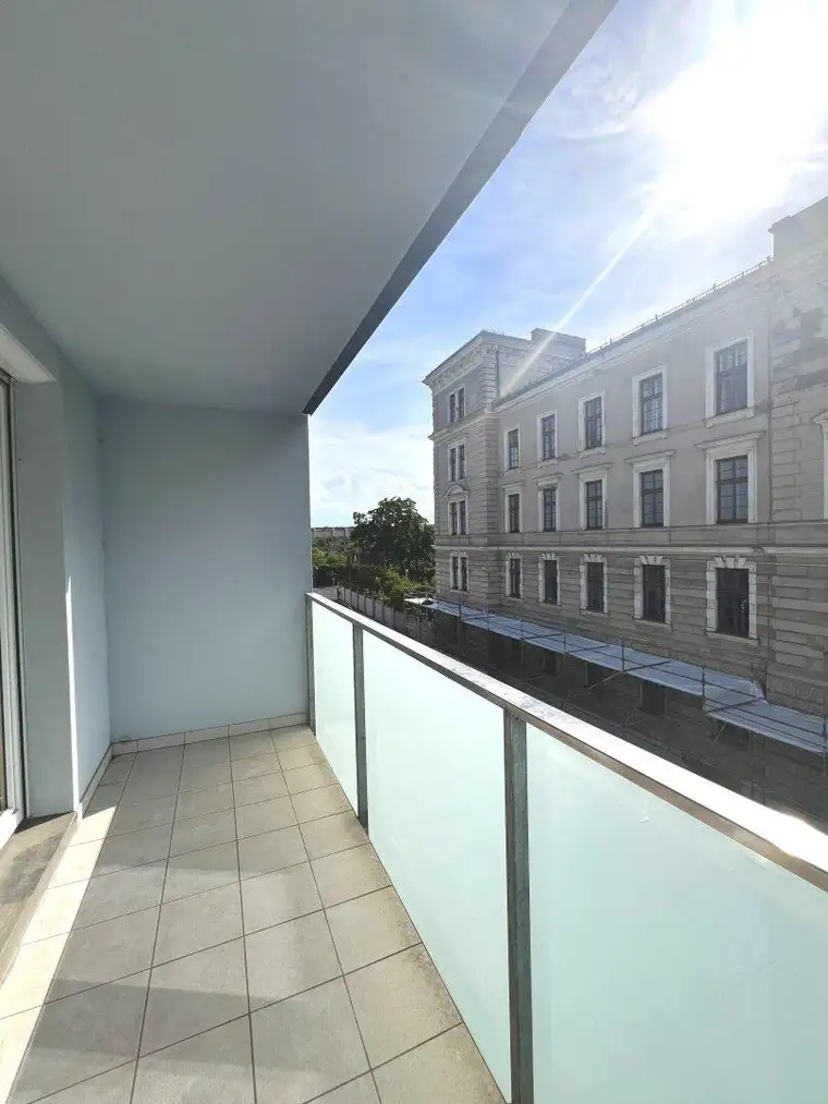 Freundliche 2-Zimmer-Wohnung: 60m² mit Loggia zu kaufen!