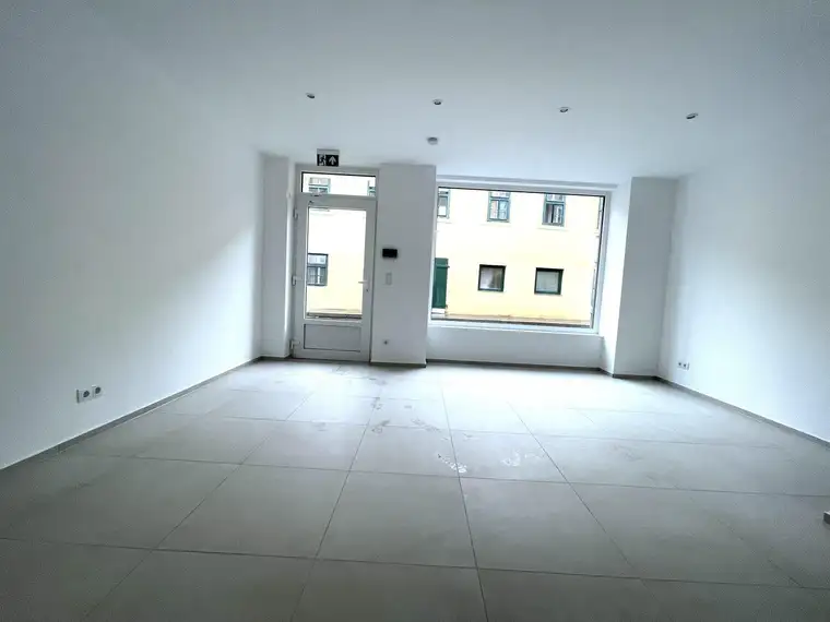 47,64 m²-Geschäftslokal, 2-Etagen, Nähe Schloss Schönbrunn