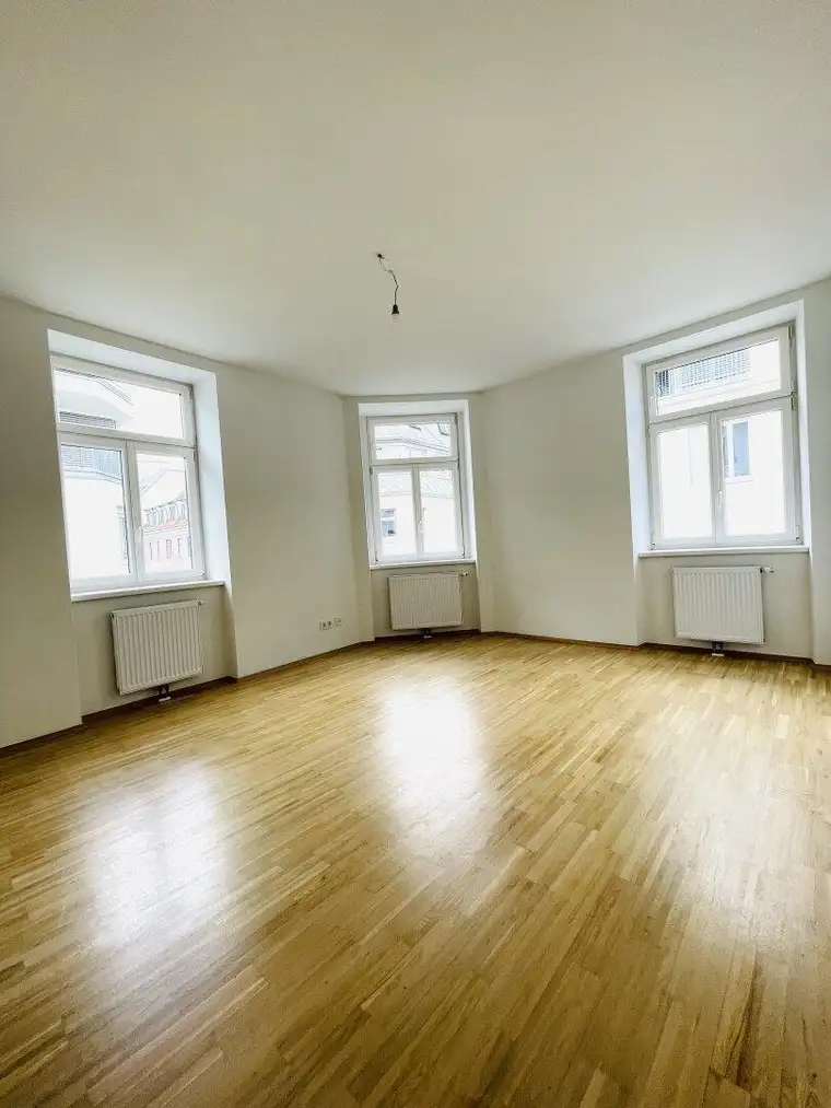 Perfekt aufgeteilte - 3 Zimmer Altbau-Wohnung, Einbauküche &amp; Lift