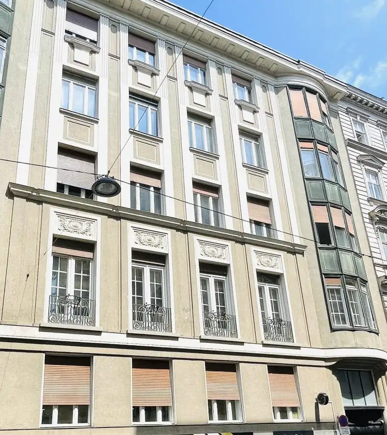 Büro mit Altbau-Flair und Balkon, Nähe Belvedere zu mieten!