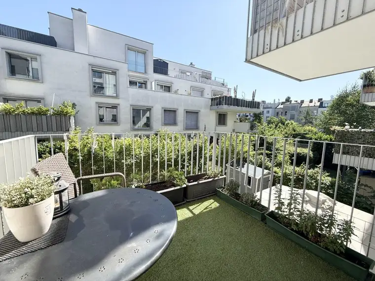 5-Zimmerwohnung mit Balkon und Loggia - zu mieten! (4er WG geeignet)