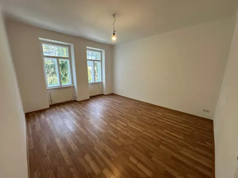 Altbaucharme trifft Stadtoase – Sanierte 2-Zimmer-Wohnung in Toplage des 3. Bezirks