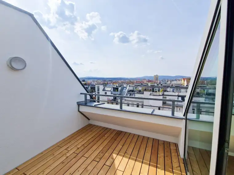 Sonnige Dachgeschoß-Wohnung mit Terrasse in Bestlage des 15. Bezirkes zu kaufen