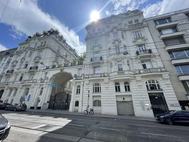 Die ersten 3 Monate mietfrei! - Stilvolle Altbauwohnung - 4 Zimmer - in Bestlage des 4. Bezirkes, Nähe Belvedere und Karlskirche