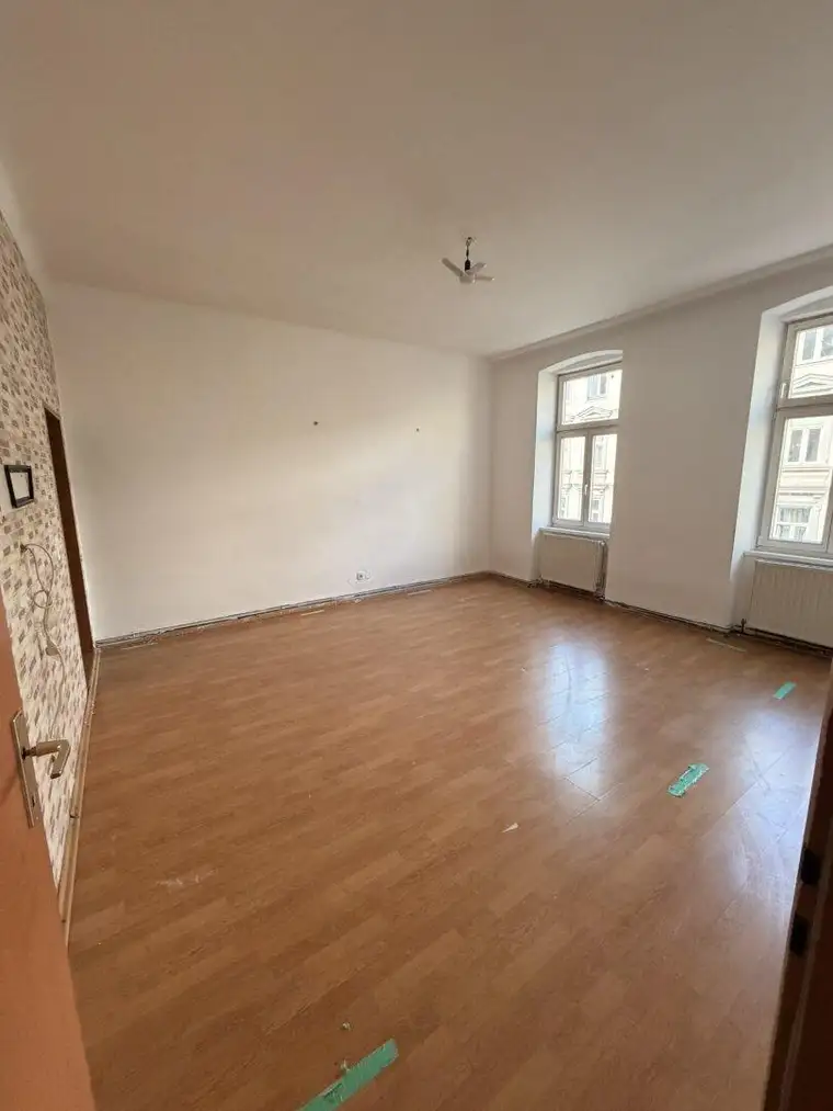 Sanierungsbedürftige 2 Zimmer Wohnung in zentraler Lage des 10. Bezirkes