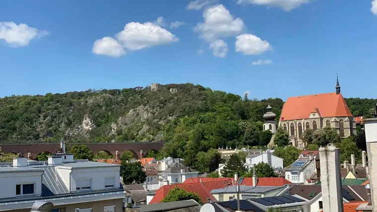 2340 Mödling | DACHTERRASSENMAISONETTE | 4 Zimmer &amp; Terrasse|Direkt im Zentrum | Traumhafte Aussicht | 2 Garagen