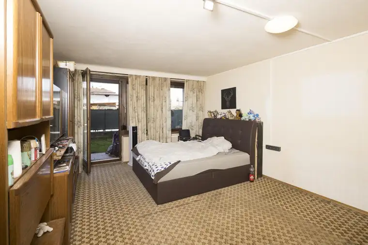 Renovierungsbedürftige 3-Zimmer Erdgeschosswohnung mit Garten in Innsbruck
