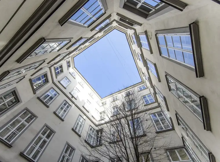 Wohnen im Herzen Wiens - großzügige &amp; charmante Altbauwohnung am Franziskanerplatz!