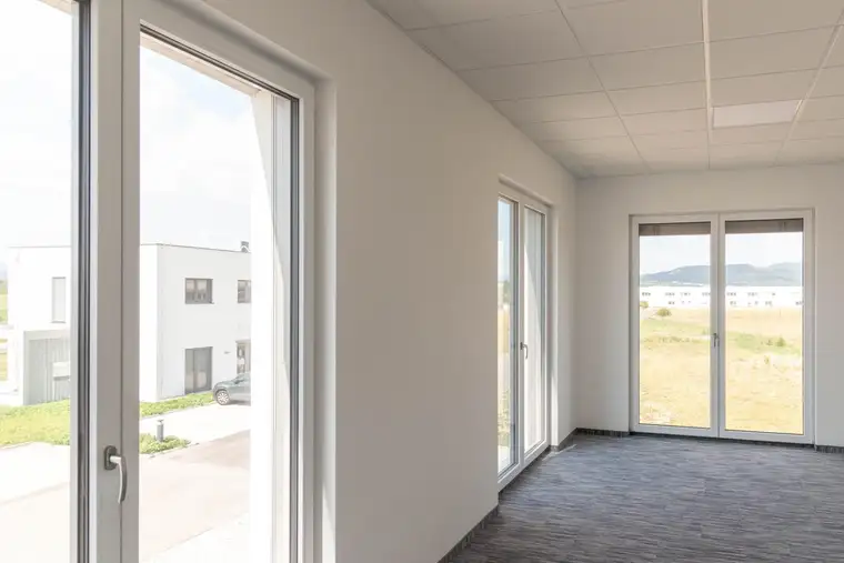 MODERNES NEUBAUBÜRO im Erstbezug - inkl. Shared Space und Parkmöglichkeiten!
