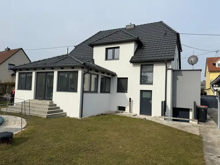Traumhaftes Einfamilienhaus in Pasching – Sanierter Wohntraum mit Wintergarten &amp; großem Grundstück