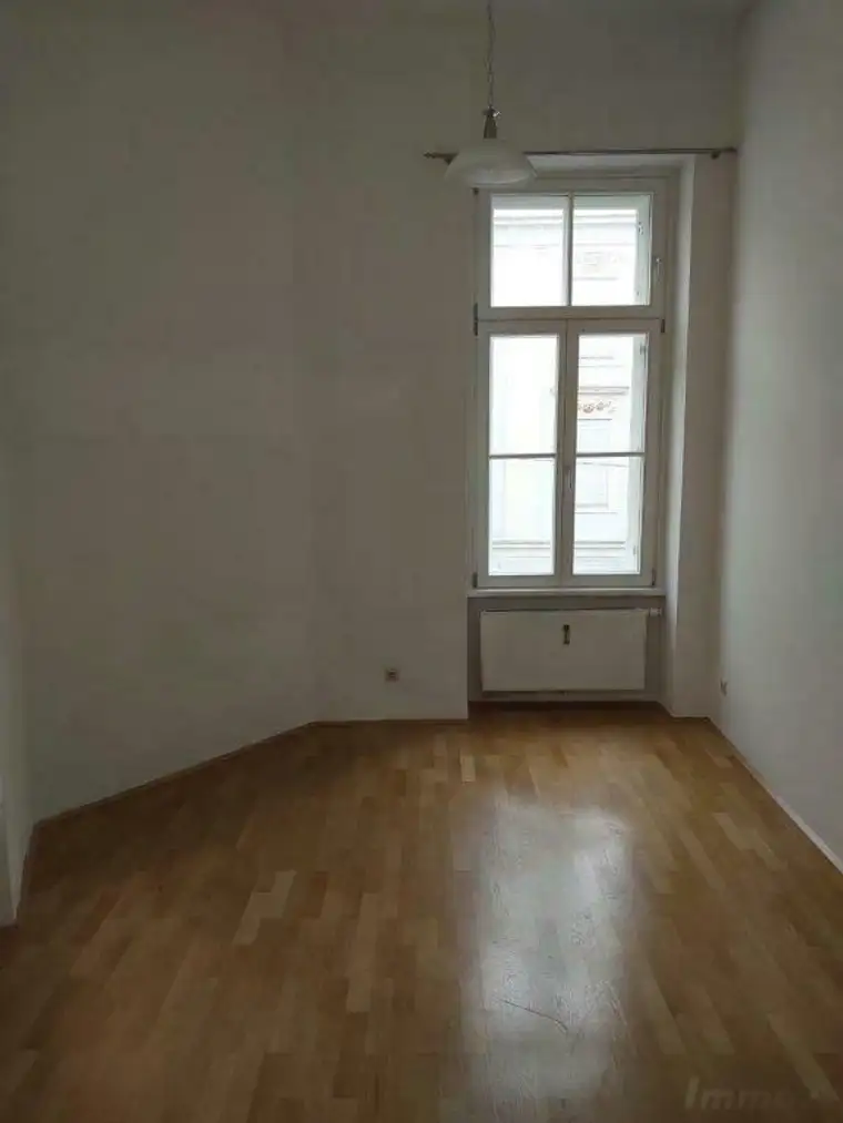 Zentrales 3-Zimmer-Altbauapartment mit Balkon in der Klosterwiesgasse