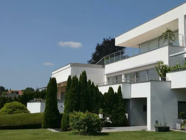 Exklusiver Wohntraum mit 55m²-West-Terrasse und Tiefgarage in Waltendorfer Nobellage