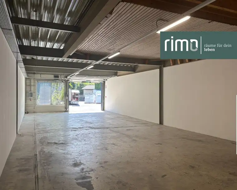 Lagerfläche von ca. 146 m² im Ergeschoss mit Rolltor