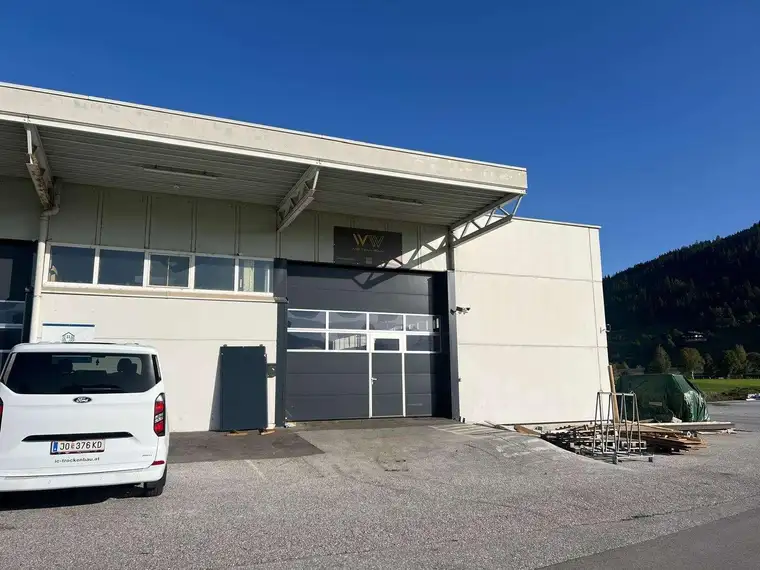 Produktionshalle/Lagerhalle/Freifläche zu vermieten