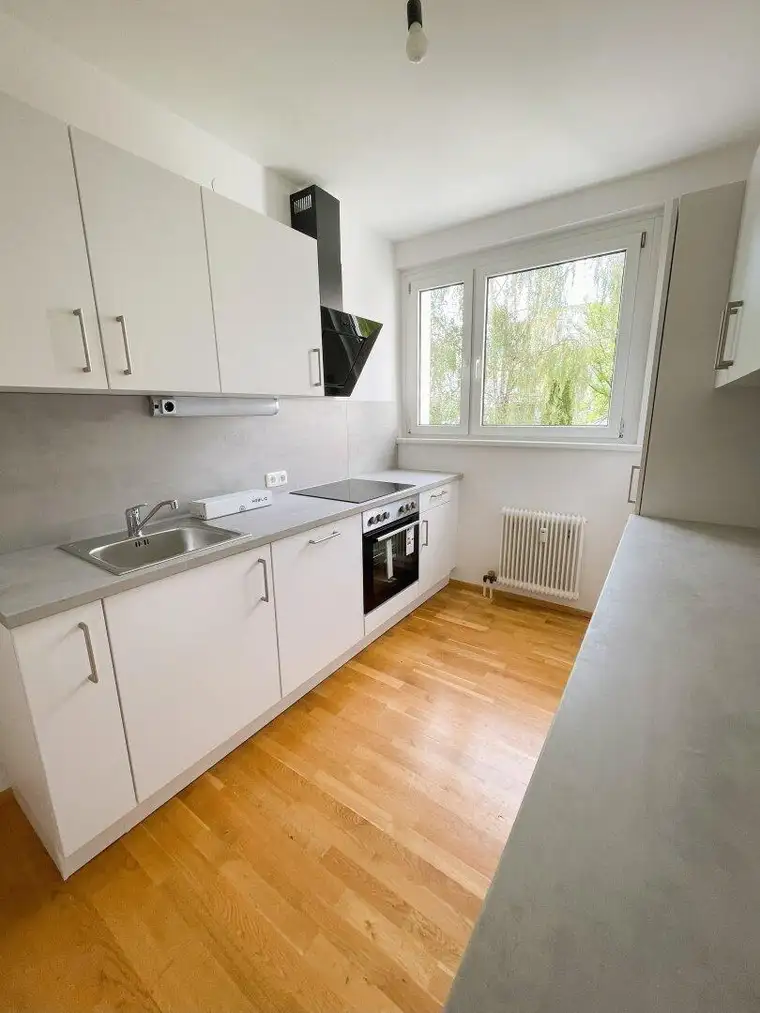 Geräumige 5-Zimmer-Wohnung mit moderner Küche, Balkon und großer Terrasse!