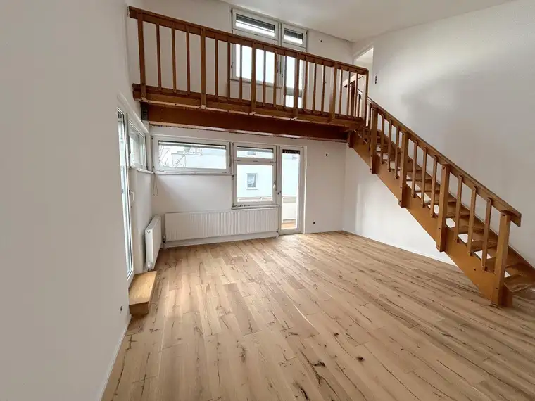 2-geschoßig: Stilvoll sanierte 6-Zimmer-Wohnung mit Terrasse und Balkon