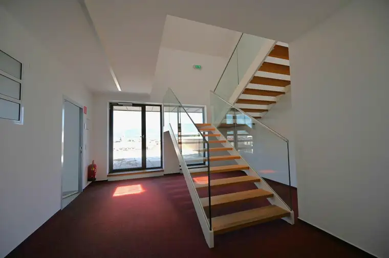 Repräsentative Bürofläche über 2 Etagen an der Landstraße!