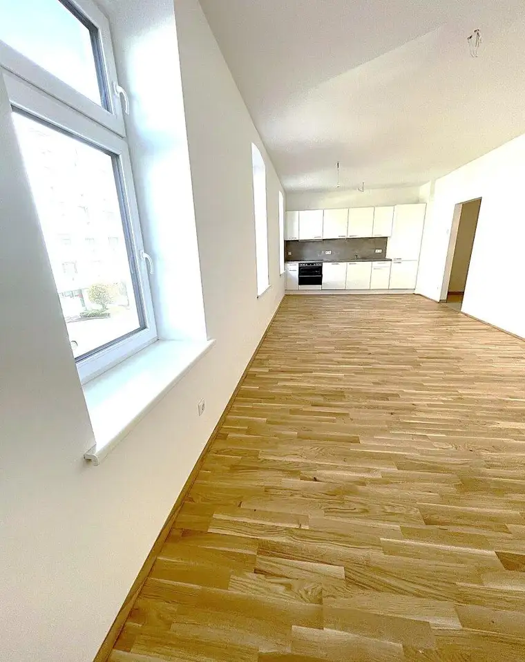 Perfekte City-Wohnung! 2-Zimmer mit Loggia und Einbauküche!