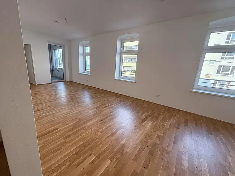 Sehr gut aufgeteilte 2-Zimmer Wohnung mit Loggia und Einbauküche!