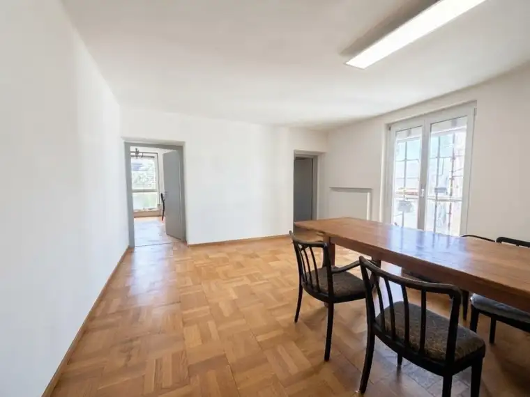 3-Zimmer-Wohnung mit Balkon und separater Küche in zentraler Lage zu verkaufen!
