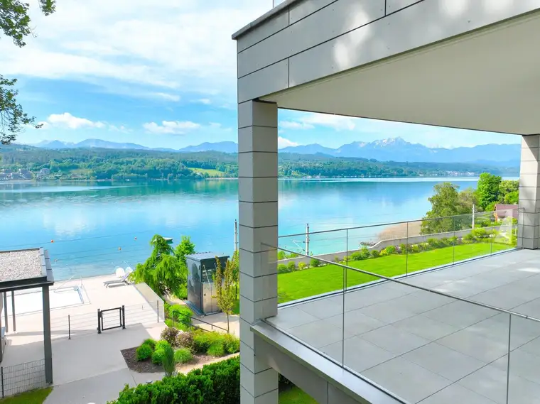 AUFGEPASST - 4-Zimmer-Seewohnung mit atemberaubenden Wörthersee- und Karawankenblick (Erstbezug)
