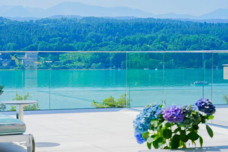 WÖRTHERSEE Nordufer - Ihre perfekte Ferienwohnung mit Wörtherseeblick - Seezugang - Outdoorpool - Fitness &amp; Sauna