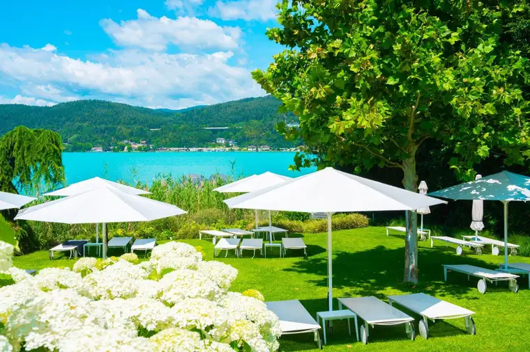 SEEWOHNUNG in der beliebten ROSENHOF Wörthersee Anlage mit atemberaubendem Ausblick