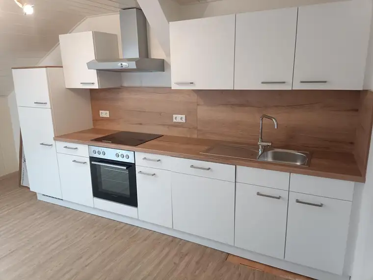 Frisch renoviert, Neue Küche, neue Böden, neue Türen,....