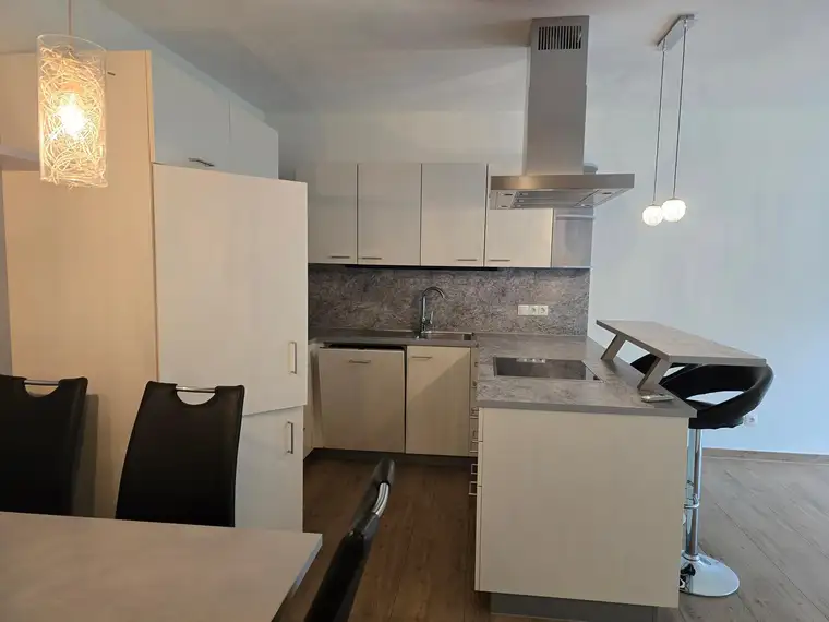 Barrierefreie 3-Zimmer Dachgeschosswohnung mit Balkon und Carport