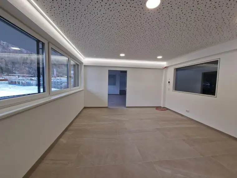 Bürofläche mit Klimatisierung, WC getrennt (D/H), viel Licht und Parkplatz
