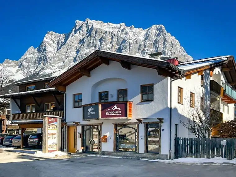Mitten im Leberkas-Hotspot: Wohn- und Geschäftshaus