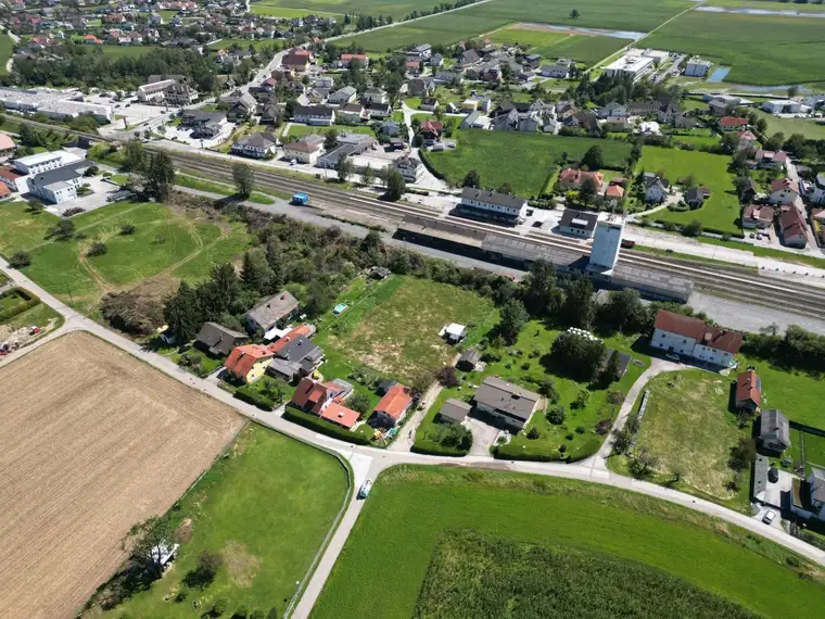 Großvolumiger, ebener, sonniger Baugrund