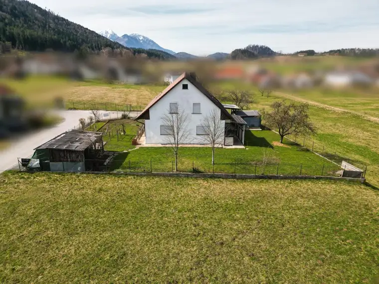 Helles Ein-/Zweifamilienhaus, voll unterkellert