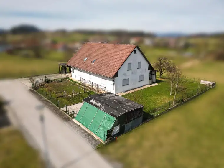 Helles Ein-/Zweifamilienhaus, voll unterkellert