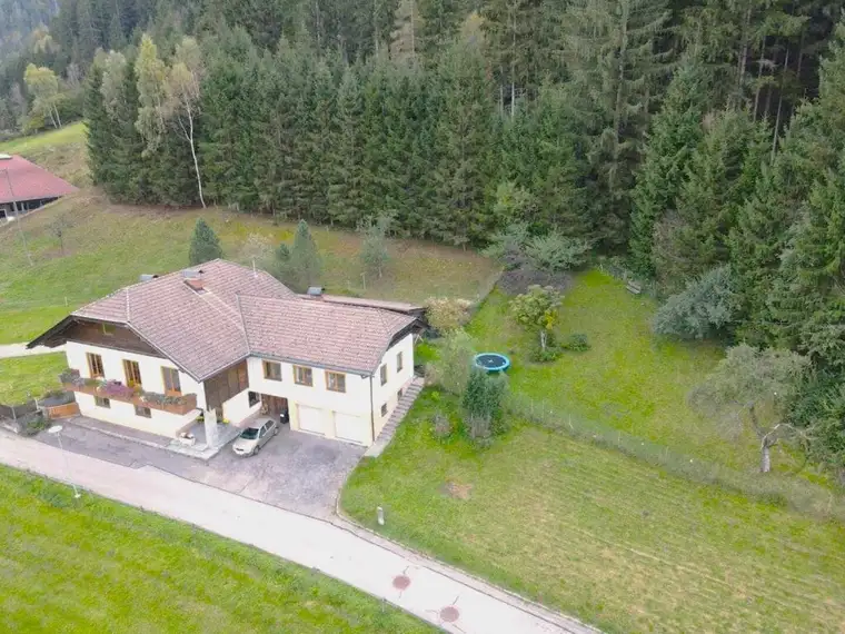 Viel Platz, viele Möglichkeiten - Haus mit 3 Wohnbereichen, Carport und Garage