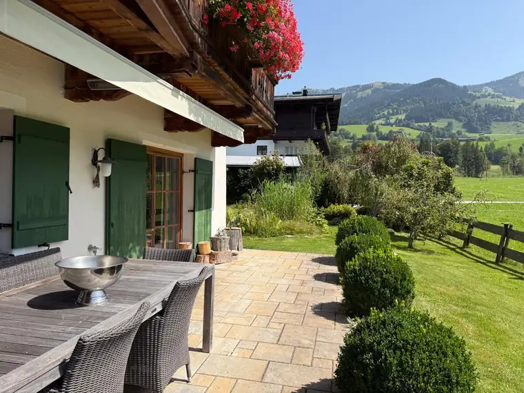 Modernes Terrassenapartment in sonniger und traumhafter Panoramalage von Aurach