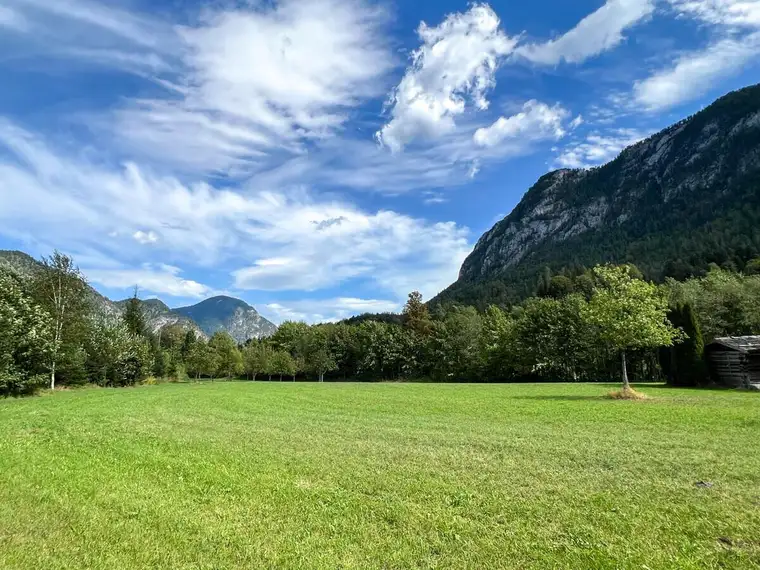 Sonniges Baugrundstück inmitten traumhafter Bergkulisse