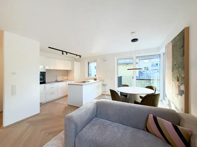 Exklusives Neubauwohnen – Modern möblierte 2-Zimmer-Wohnung mit großzügigem Balkon