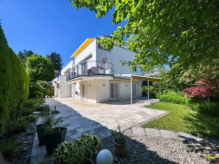 Luxuriöses Wohnjuwel mit XL-Terrasse und Gartenparadies
